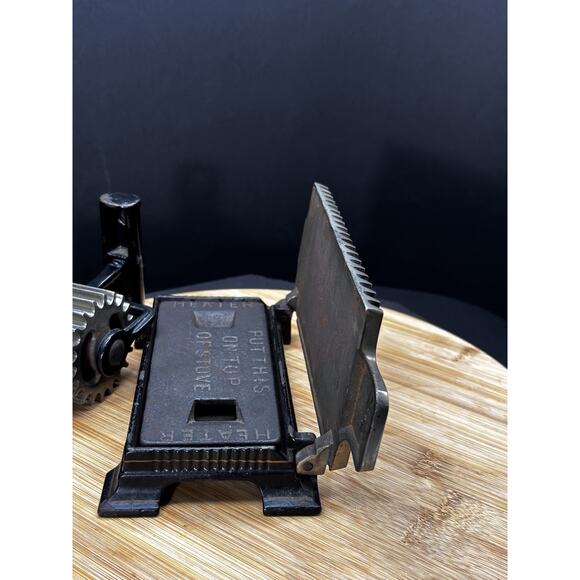 Antique 1880 Fluting Iron Laundry /Fluter/Crimper/Pleater Pressing Iron - Picture 15 of 16